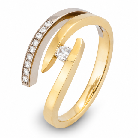  Smeedring met opstaand deel met diamant