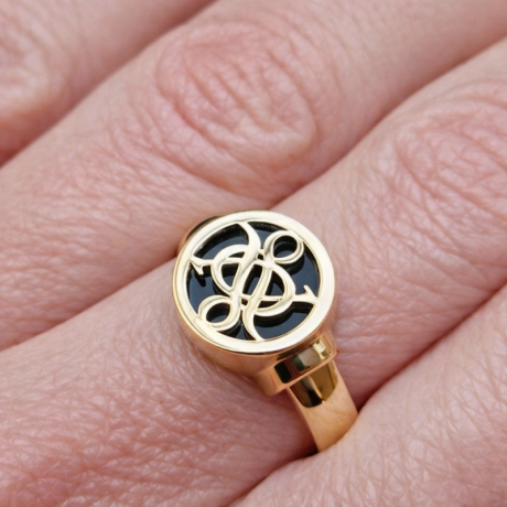 Jubileumring geelgoud met Onyx