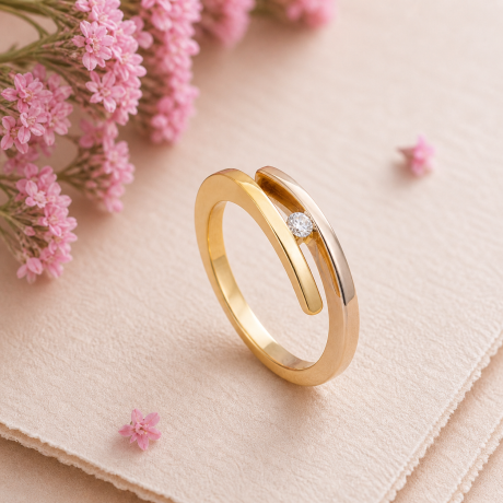 Smeedring smal met diamant