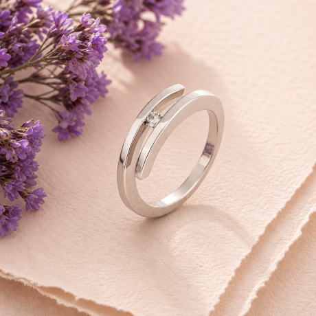 Smeedring smal met diamant