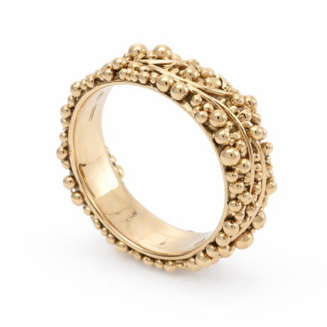 Bolletjes ring met lijnen.