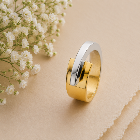 Smeedring geelgoud plat staand