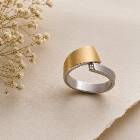 Zilveren smeedring met goud
