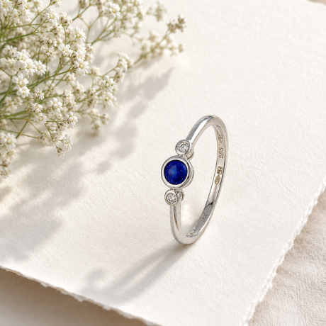 Ring met saffier en diamant