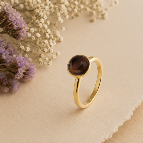 Ring met rookwarts cabochon geslepen