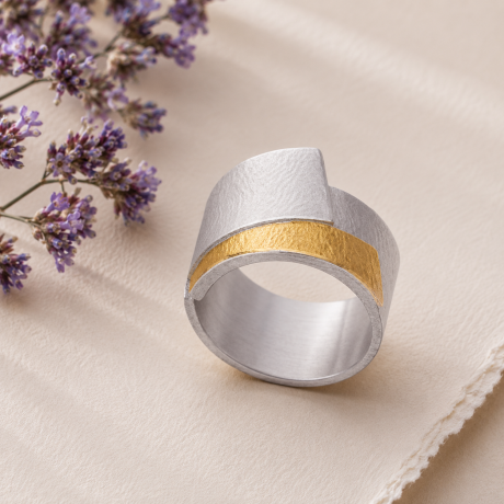 Zilver met geelgouden ring mat breed