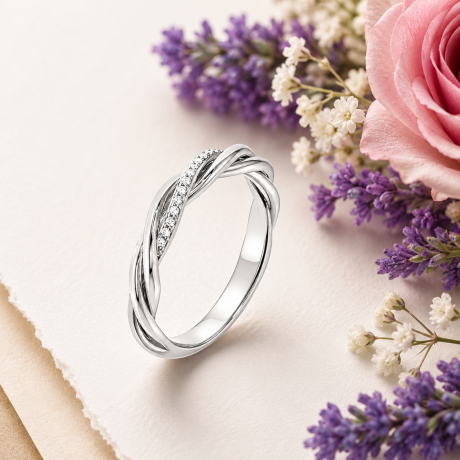 Witgouden ring gedraaid