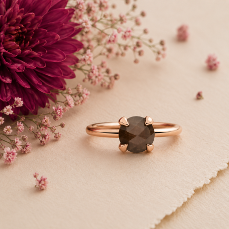 Bron ring Catch met bruine saffier