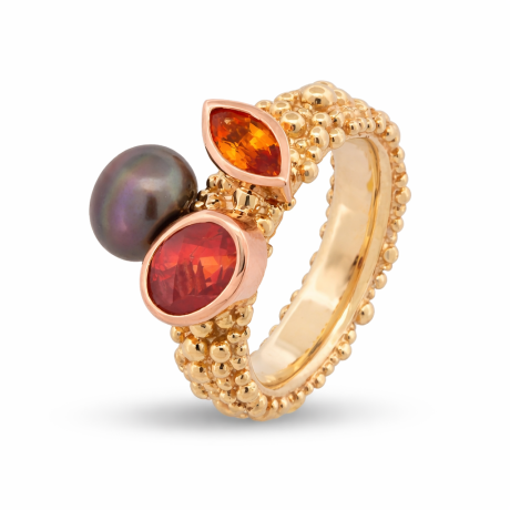 Grillige bolletjes ring met edelstenen en parel.