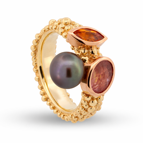 Grillige bolletjes ring met edelstenen en parel.