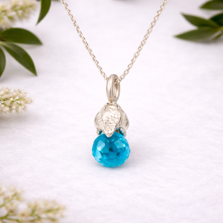 Zilveren koningskaars hanger met topaas