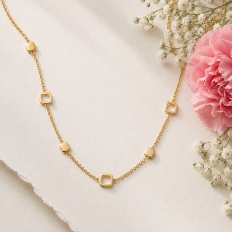 Geelgouden collier met vierkante vormen