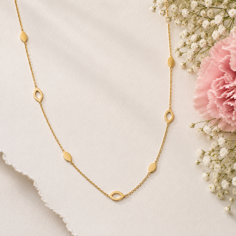 Geelgouden collier met navet vormen