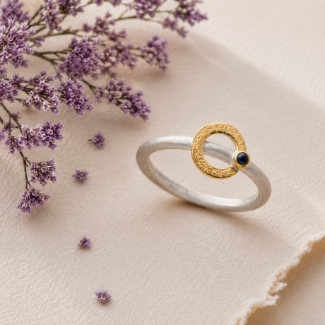 Zilveren ring met gouden rondje