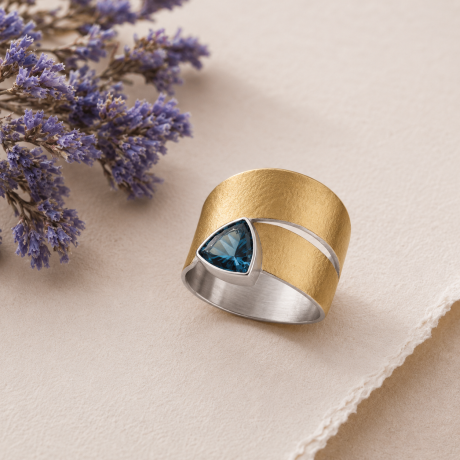 Gevouwen zilveren ring met goud en triangel lemonkwarts