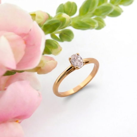 Solitair ring met ovale diamant