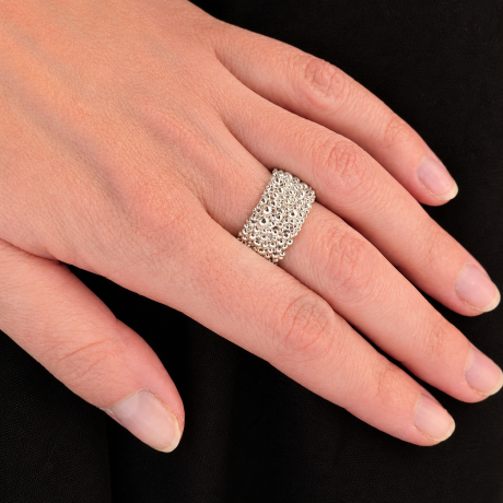 Bolletjes ring breed zilver / witgoud of platina