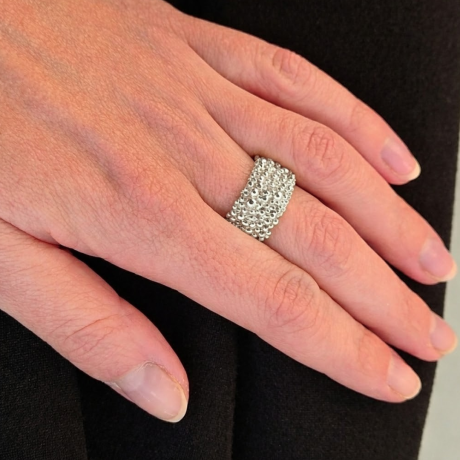 Bolletjes ring breed zilver / witgoud of platina