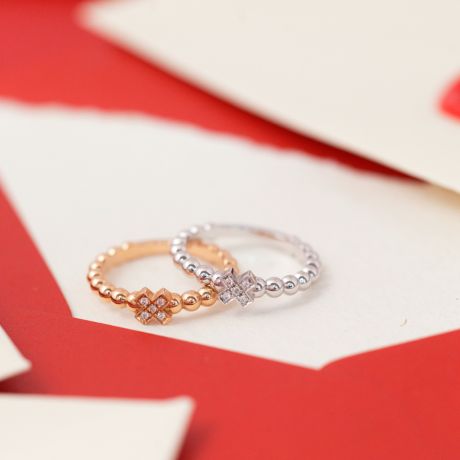 Bron ring Joy met kusje