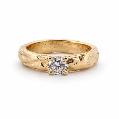 Vuurring met diamant in 4 poot chaton