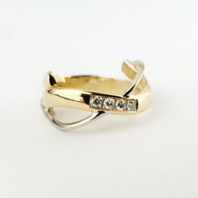 Bicolor ring met diamant gemaakt met bestaande ring