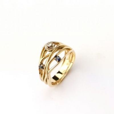 Fantasie ring gemaakt met eigen goud en stenen