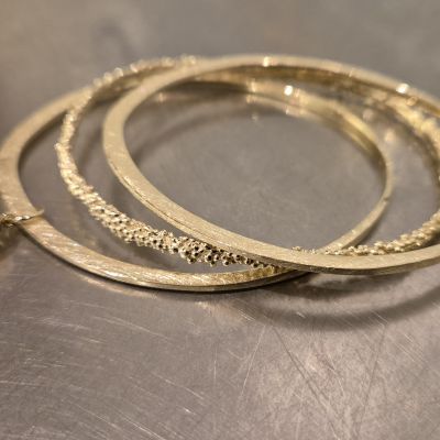 Diverse rinkelbanden gemaakt van eigen goud