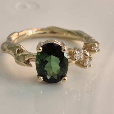 Geelgouden ring met tourmalijn en diamant