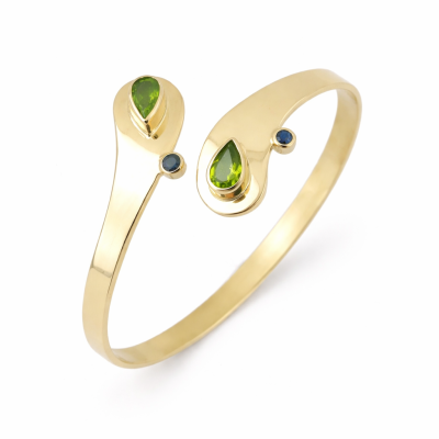 Gouden smeedarmband met peridot en saffier Zuurdeeg en Ockels