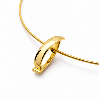 Hanger gemaakt van gouden trouwring Zuurdeeg en Ockels.