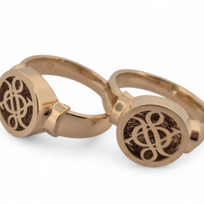 Van eigen goud gegoten jubileum ringen met vingerafdruk