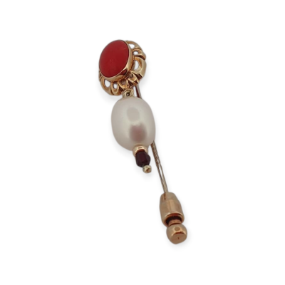 Reverse pin gemaakt van diverse sieraden