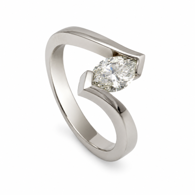 Witgouden ring met markies geslepen diamant Zuurdeeg en Ockels.