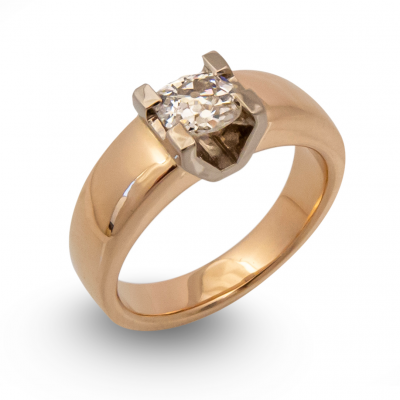 Goeden ring met V-chaton met diamant