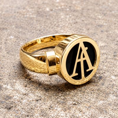 Jubileumring met eigen initialen