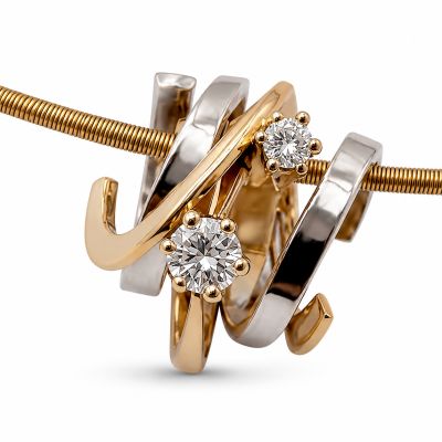 Wikkelhanger gemaakt van eigen goud en met eigen diamanten Zuurdeeg en Ockels